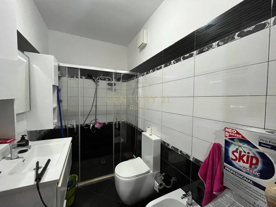 Tirane, jepet me qera apartament 2+1+Aneks+Ballkon Kati 4, 100 m² 130.000 €