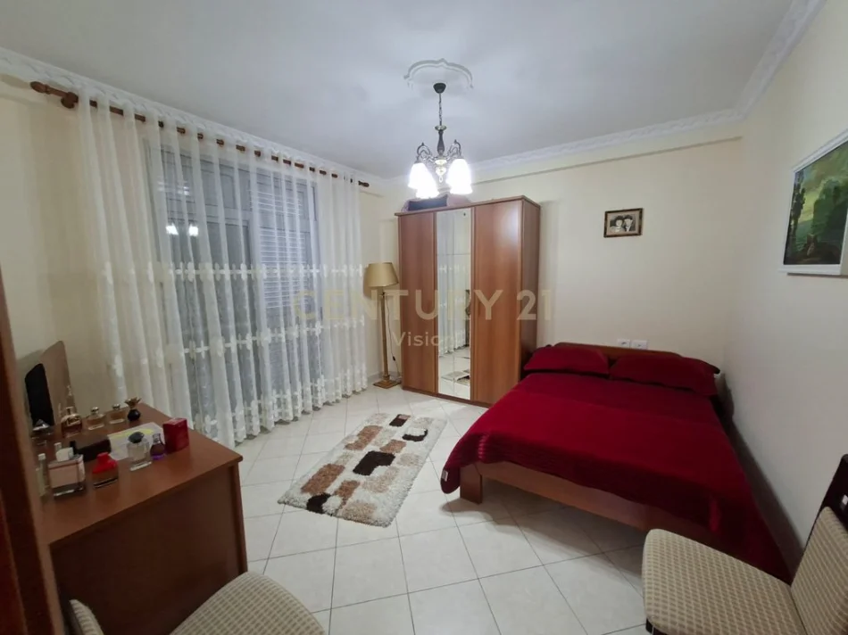 Shkoder, shitet apartament 2+1+Ballkon Kati 3, 90 m² 150.000 € (lagje rus)