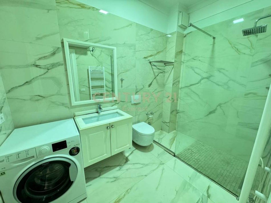 Tirane, jap me qera apartament 2+1 Kati 3, 110 m² 950 €