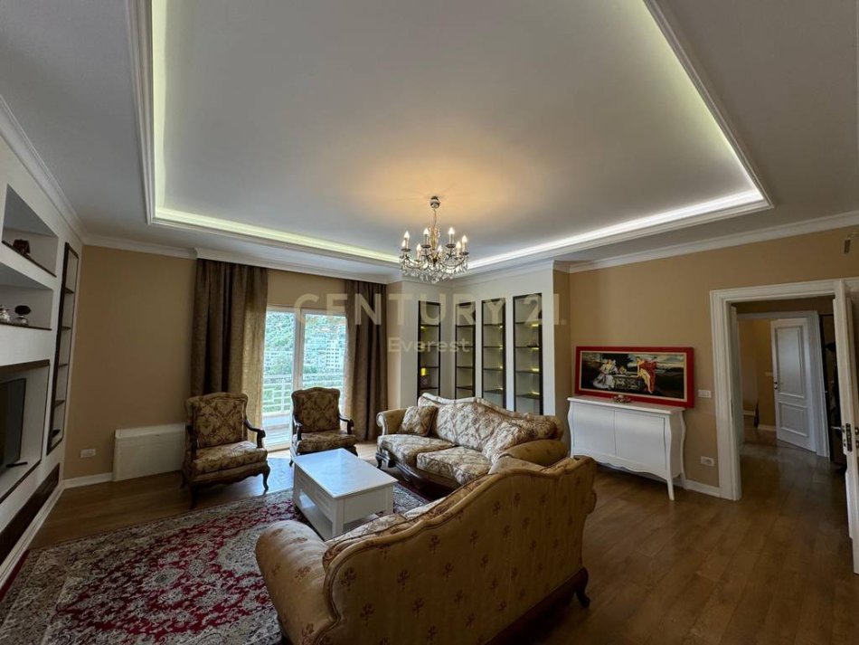 Tirane, jap me qera apartament 2+1 Kati 3, 110 m² 950 €