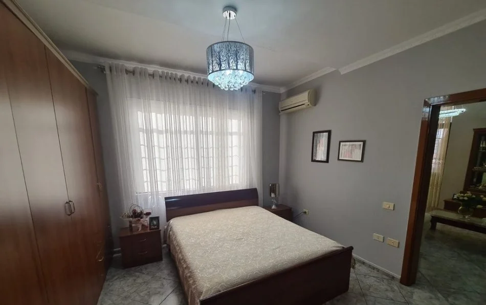 Tirane, jepet me qera apartament 2+1+Ballkon Kati 3, 93 m² 700 € (Jepet me qira apartament 2+1+2 mbrapa Ish UET!)