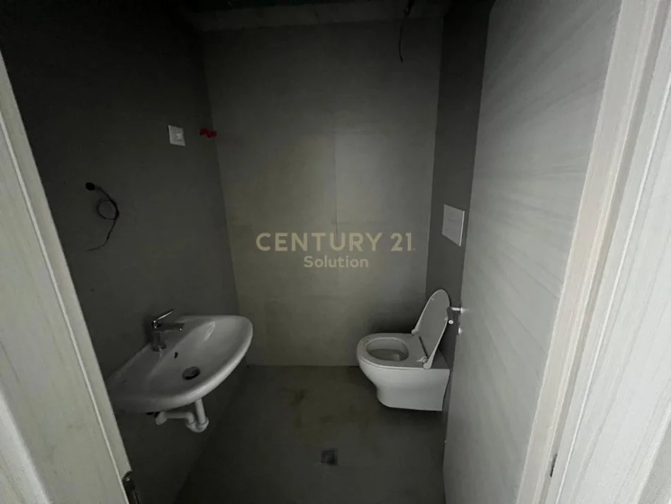 Tirane, jepet me qera ambjent biznesi Kati 0, 44 m² 400 € (LEONARD FRROKU)