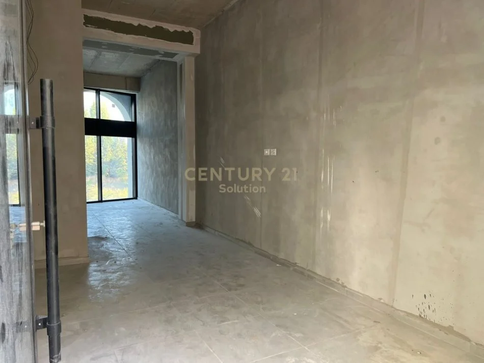 Tirane, jepet me qera Kati 1, 39 m² 350 € 