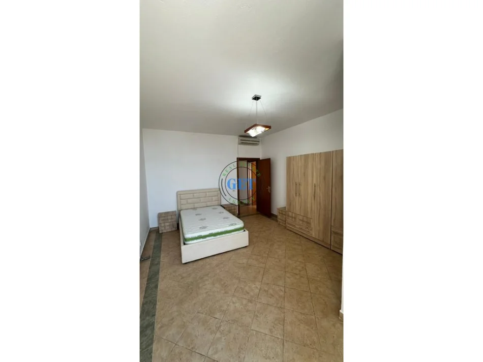 Durres, jepet me qera apartament 2+1 Kati 1, 75 m² 350 € (Galaktiku)