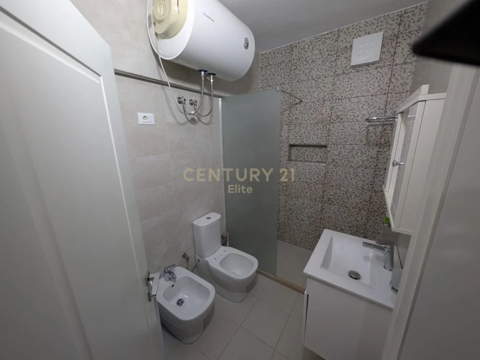 Tirane, jepet me qera apartament 2+1 Kati 8, 80 m² 600 € 