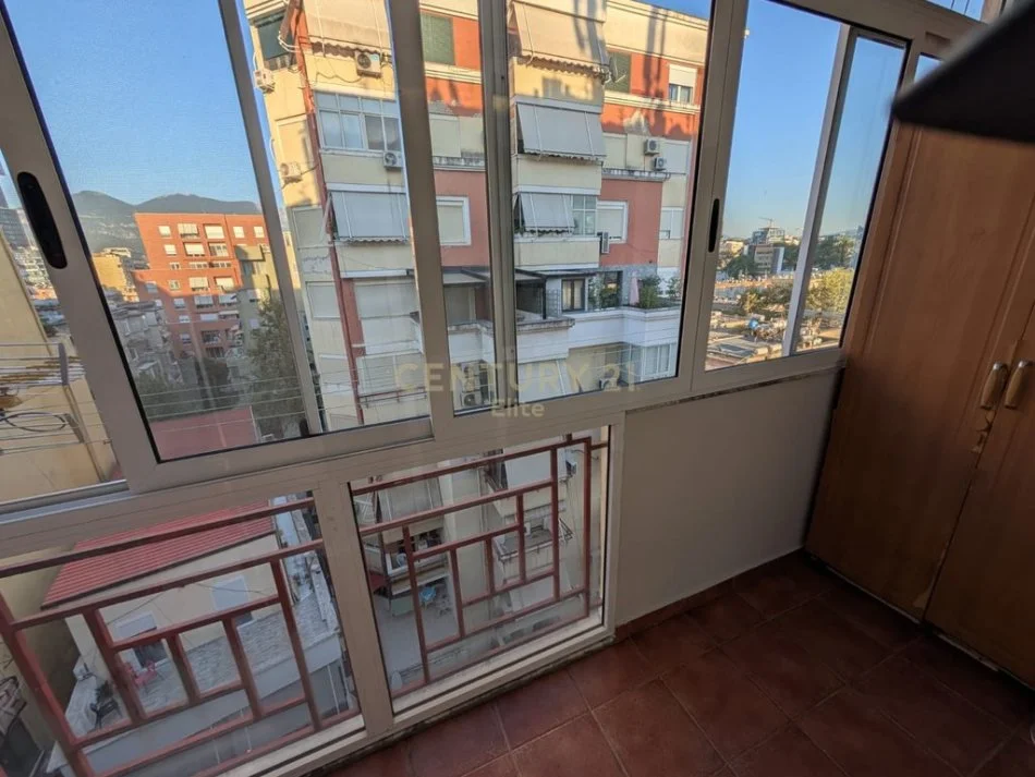 Tirane, jepet me qera apartament 2+1 Kati 8, 80 m² 600 € 