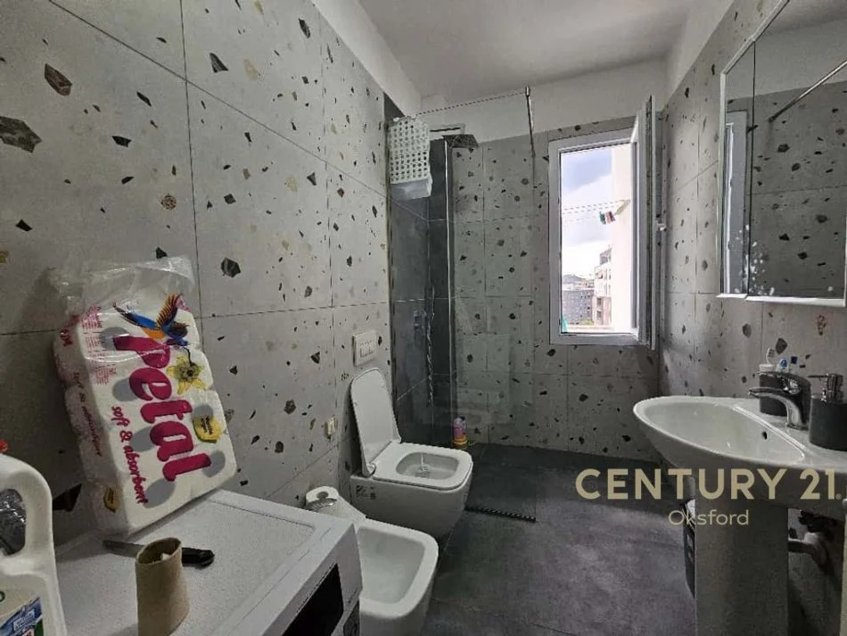 Tirane, jepet me qera apartament 3+1 Kati 9, 104 m² 700 € (ISH FUSHA AVIACIONIT)