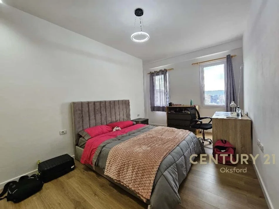 Tirane, jepet me qera apartament 3+1 Kati 9, 104 m² 700 € (ISH FUSHA AVIACIONIT)