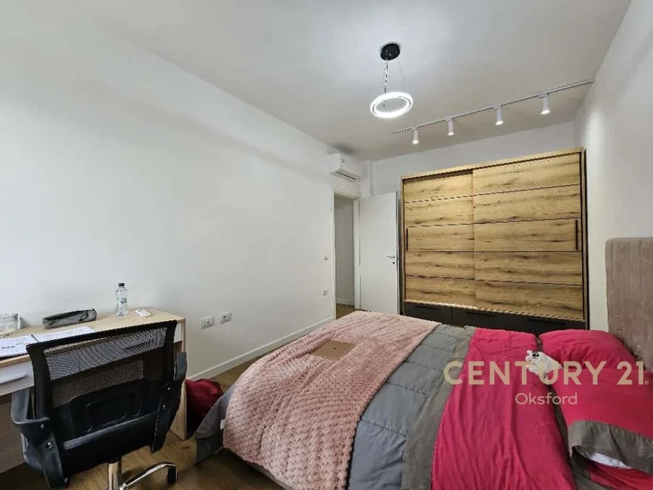 Tirane, jepet me qera apartament 3+1 Kati 9, 104 m² 700 € (ISH FUSHA AVIACIONIT)
