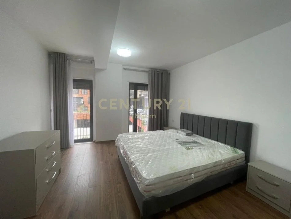 Tirane, jepet me qera apartament 1+1+Aneks+Ballkon Kati 2, 82 m² 700 € (Neom124021)