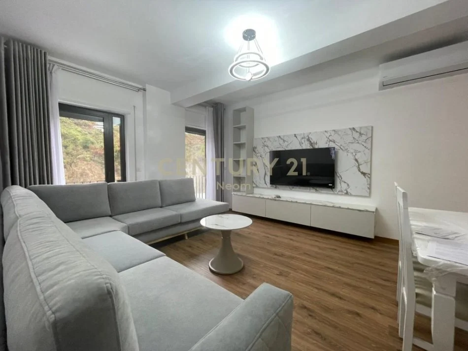 Tirane, jepet me qera apartament 1+1+Aneks+Ballkon Kati 2, 82 m² 700 € (Neom124021)