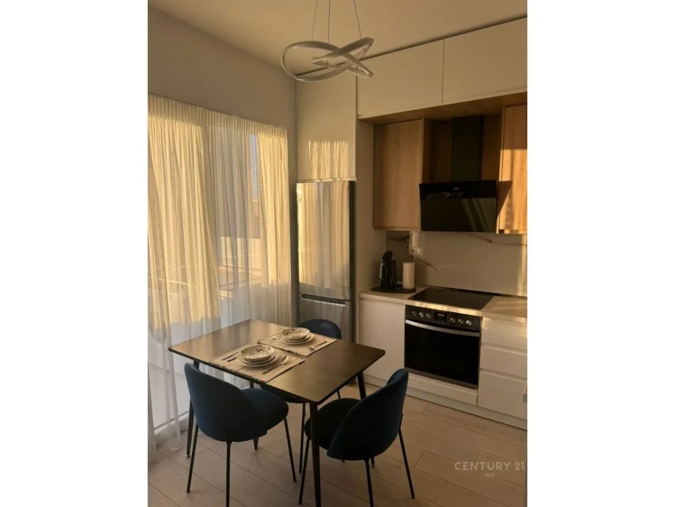 Tirane, jap me qera 1+1 Kati 8, 75 m² 650 € 