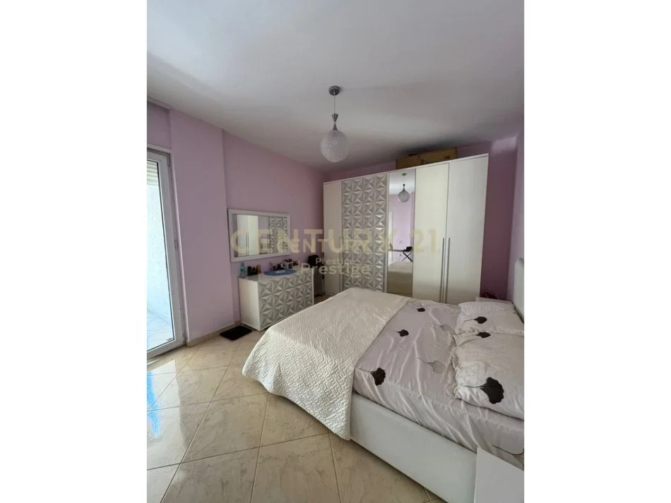 Tirane, jepet me qera apartament 2+1 Kati 4, 120 m² 400 € 