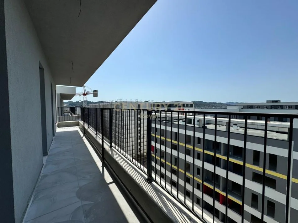 Tirane, shitet apartament 2+1+Ballkon Kati 8, 110 m² 110.000 € (univers city)