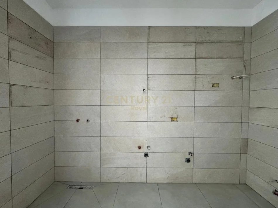 Tirane, shitet apartament 2+1+Ballkon Kati 8, 110 m² 110.000 € (univers city)