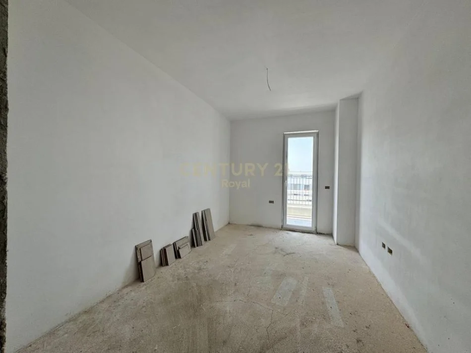 Tirane, shitet apartament 2+1+Ballkon Kati 8, 110 m² 110.000 € (univers city)
