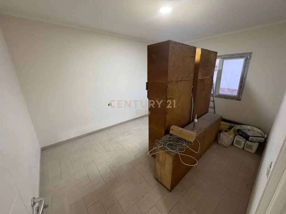 Tirane, jepet me qera apartament 2+1 Kati 4, 71 m² 600 € (Bllok)