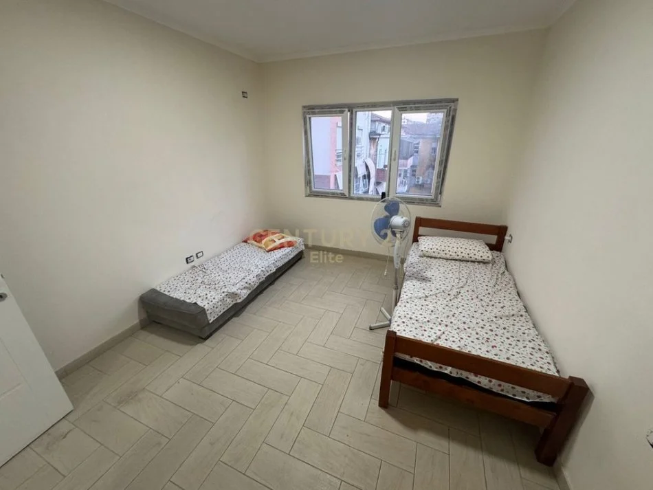 Tirane, jepet me qera apartament 2+1 Kati 4, 71 m² 600 € (Bllok)