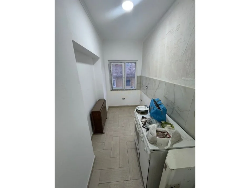 Tirane, jepet me qera apartament 2+1 Kati 4, 71 m² 600 € (Bllok)