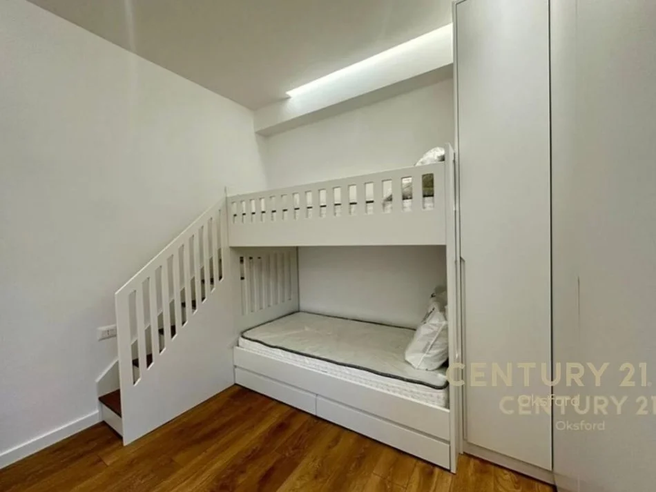 Tirane, jepet me qera apartament 2+1+Ballkon Kati 21, 114 m² 1.500 € (Rruga Kavajes)