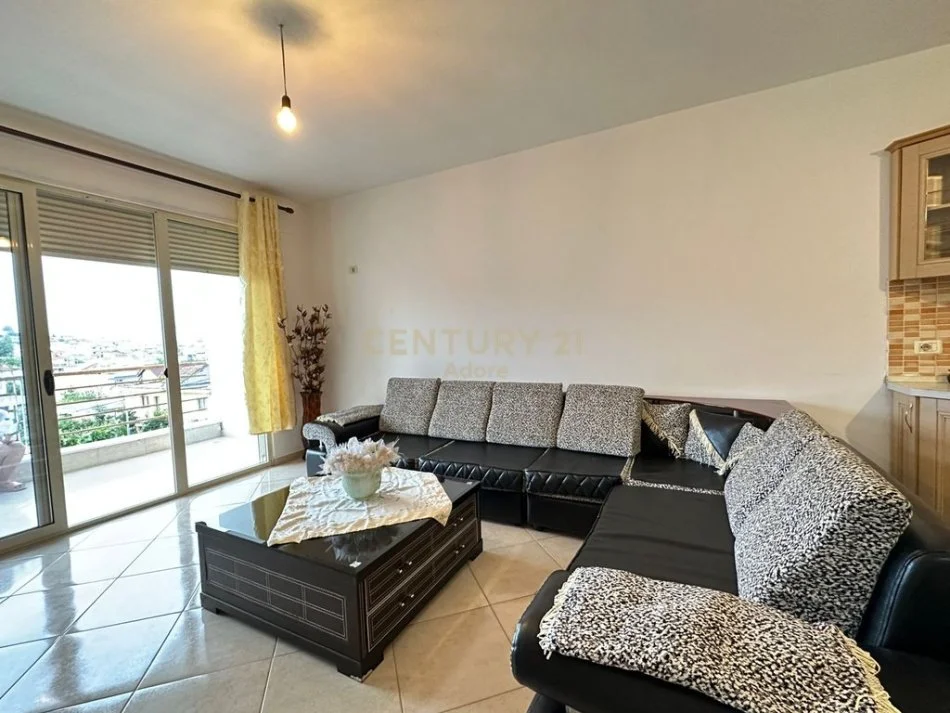 Tirane, jepet me qera apartament 3+1 Kati 2, 125 m² 500 € (RR Thoma Goxhaj)