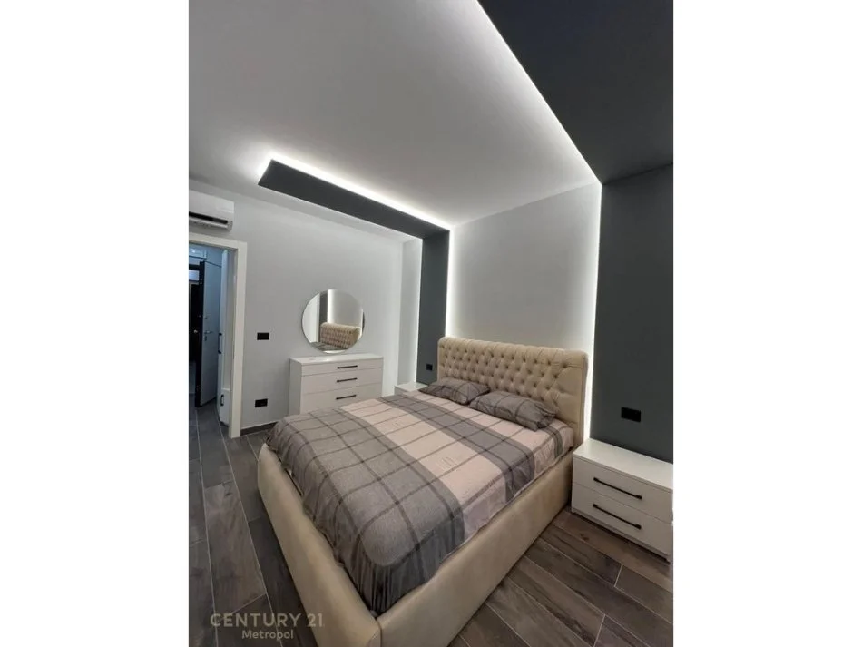 Tirane, jepet me qera apartament 1+1 Kati 2, 84 m² 800 € (TEG)