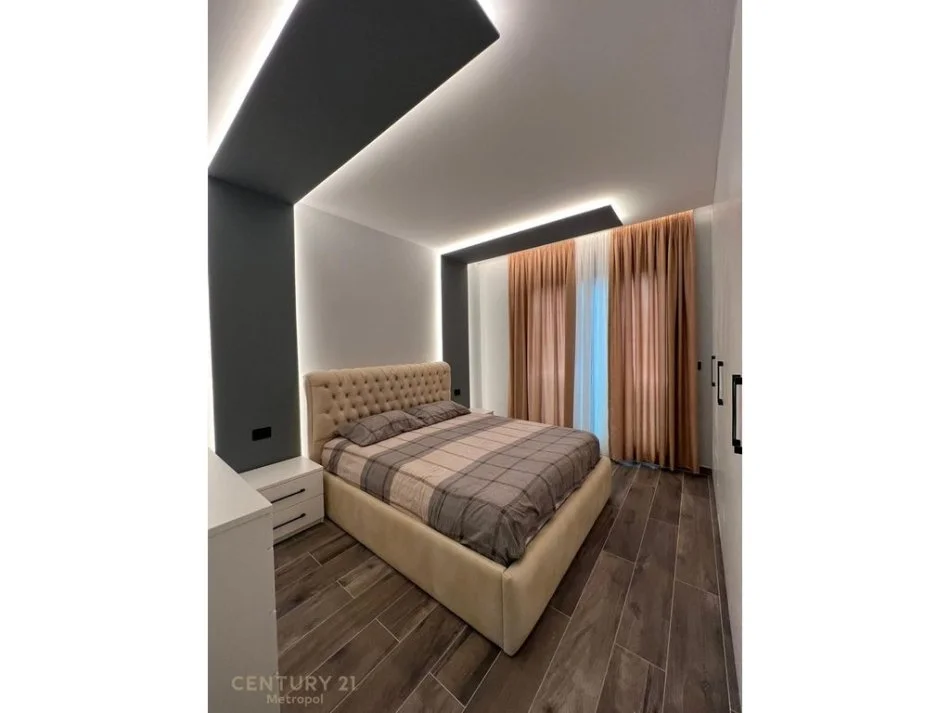 Tirane, jepet me qera apartament 1+1 Kati 2, 84 m² 800 € (TEG)