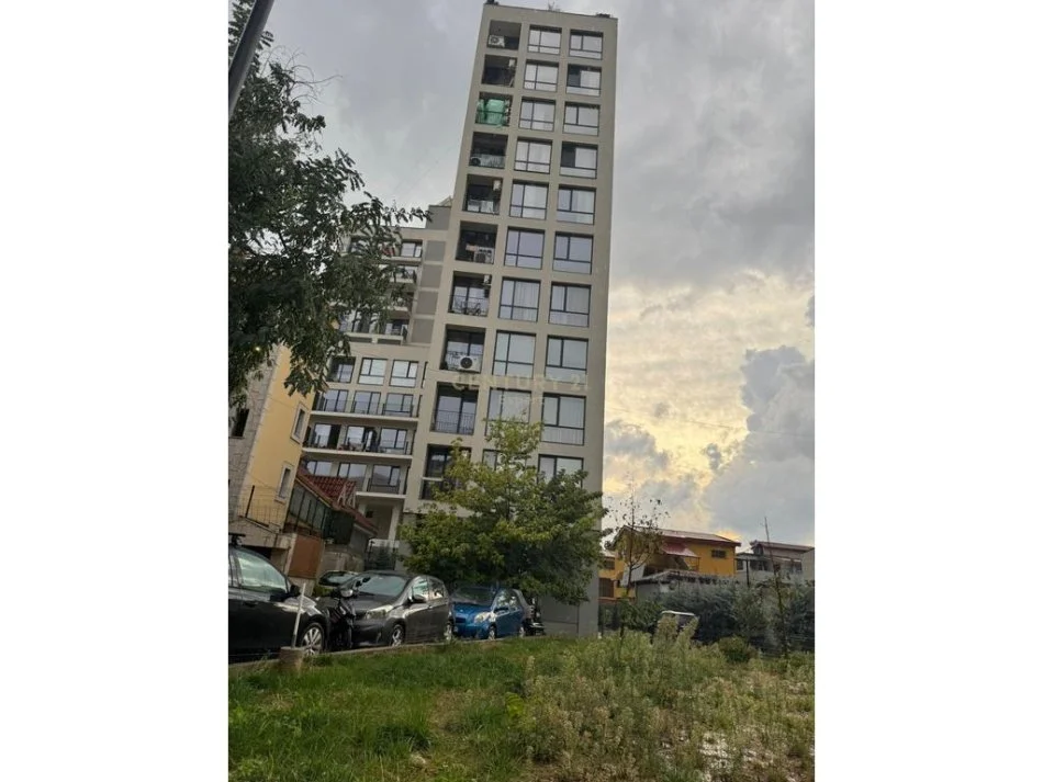Tirane, jepet me qera apartament 1+1+Ballkon Kati 4, 70 m² 700 € (Rruga RIZA CEROVA)