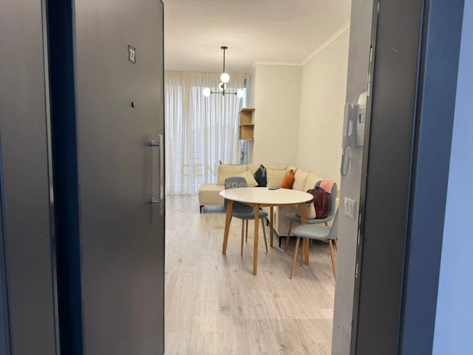 Tirane, jepet me qera apartament 1+1+Ballkon Kati 4, 70 m² 700 € (Rruga RIZA CEROVA)