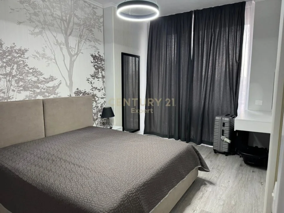 Tirane, jepet me qera apartament 1+1+Ballkon Kati 4, 70 m² 700 € (Rruga RIZA CEROVA)