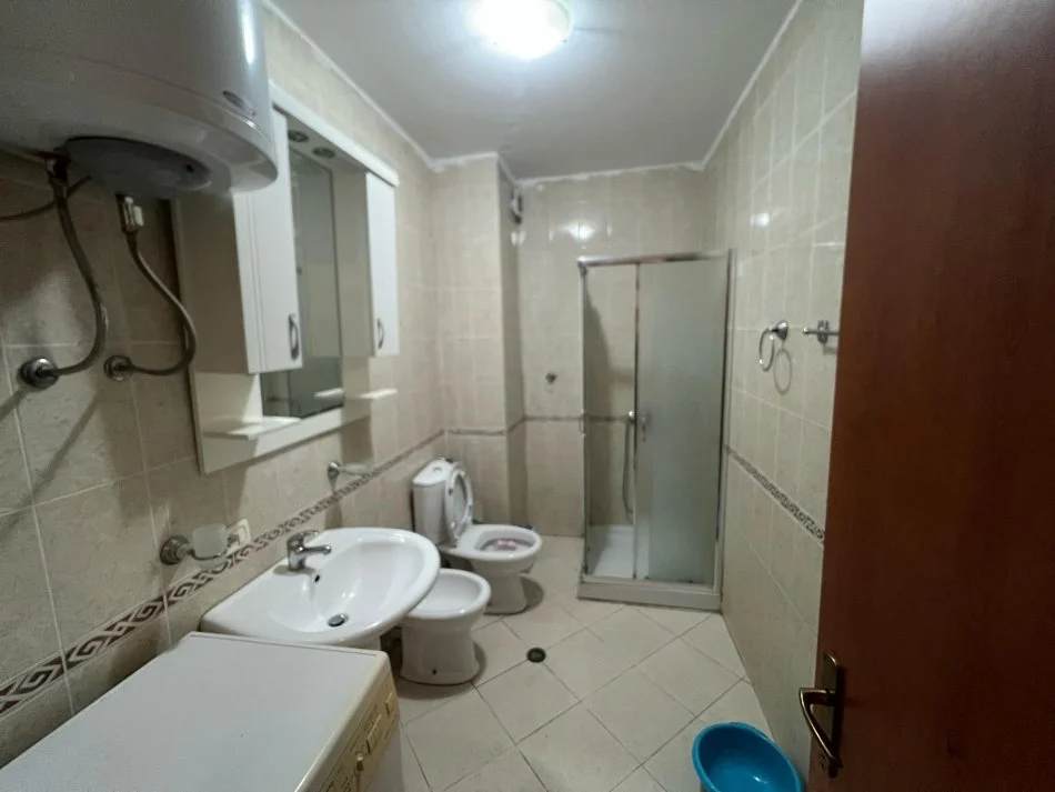 Tirane, jepet me qera apartament 1+1+Ballkon Kati 4, 67 m² 500 € (Siri Kodra), OPP52044