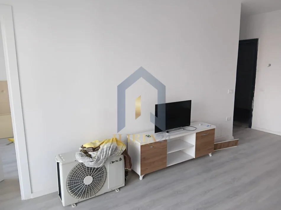 Tirane, jap me qera apartament 1+1+Ballkon Kati 4, 61 m² 500 € (Apartament 1+1+post parkimi per qira ne Laprake Kompleksi E-88)