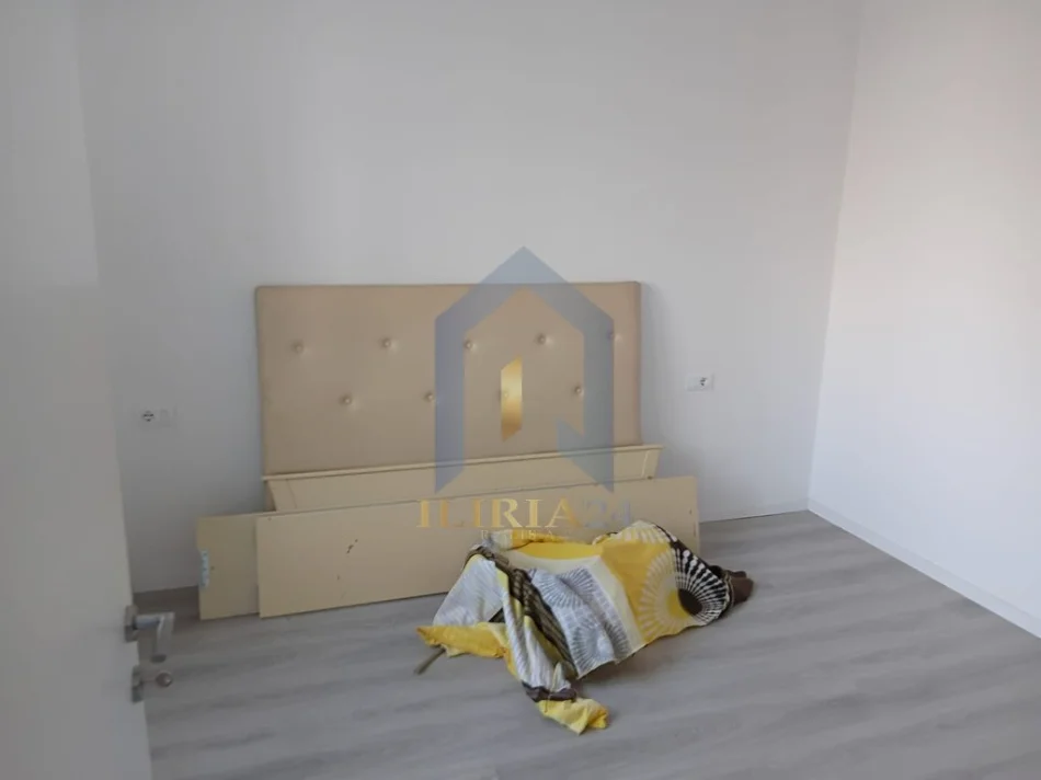 Tirane, jap me qera apartament 1+1+Ballkon Kati 4, 61 m² 500 € (Apartament 1+1+post parkimi per qira ne Laprake Kompleksi E-88)