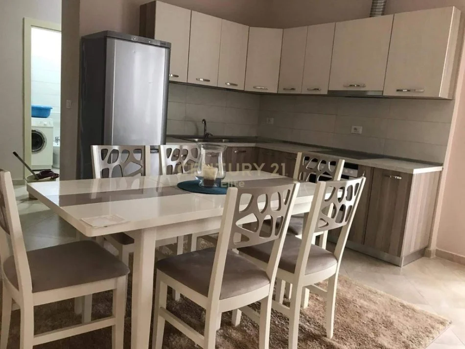 Tirane, jepet me qera apartament 1+1 , 90 m² 385 € (Rruga Muhamet Deliu, Fresk)