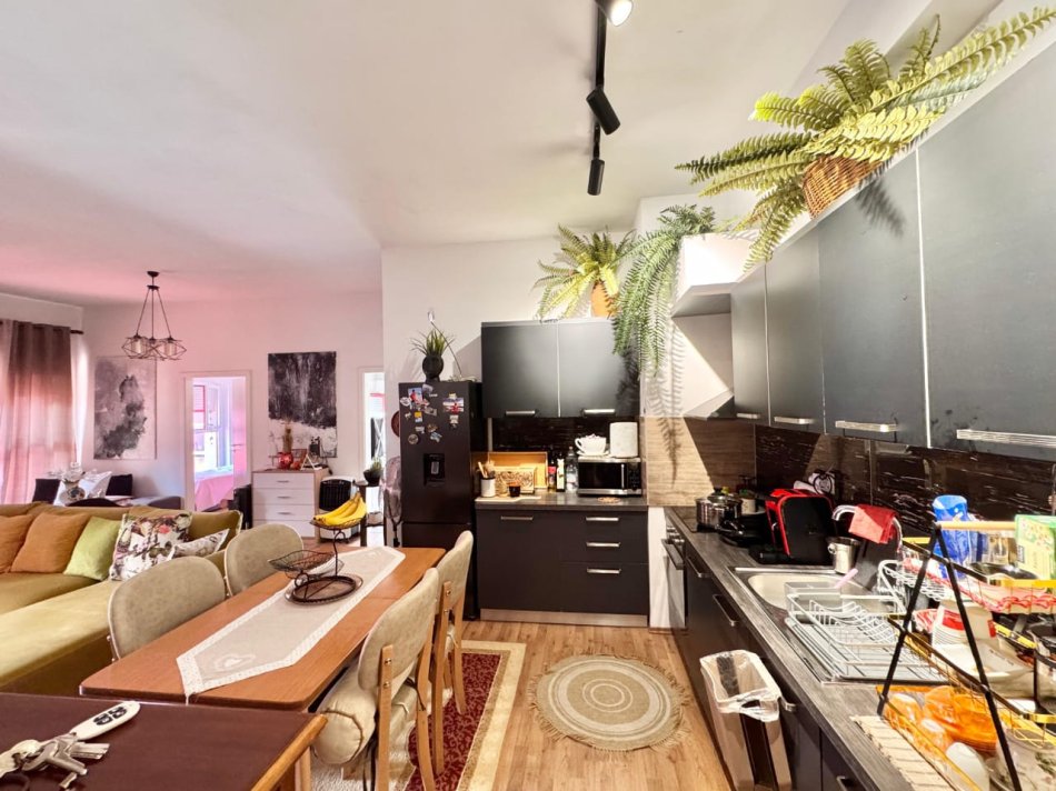 Tirane, shitet apartament 2+1+Ballkon Kati 5, 71 m² 130.000 € (ali demi)