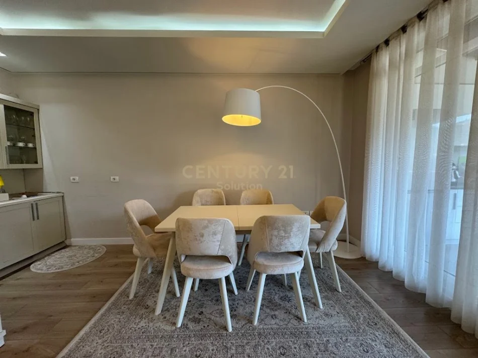 Tirane, jepet me qera apartament duplex Dublex Kati 3, 205 m² 1.800 € (liqeni i thate)