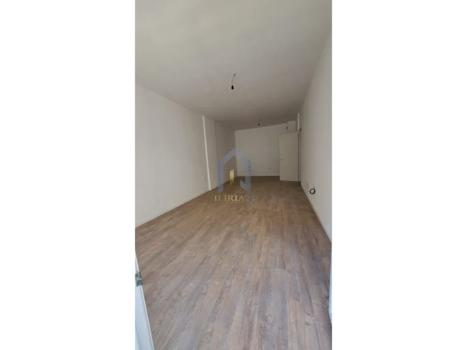 Tirane, shitet 1+1+Ballkon , 82 m² 135.000 € (Apartament 1+1 per shitje ne Laprake, Kompleksi E-88)