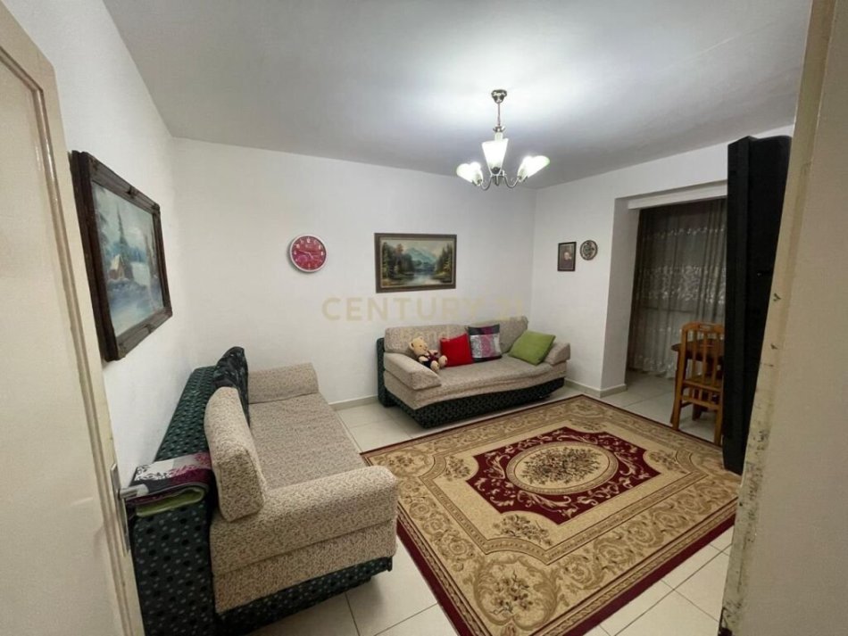 Tirane, jepet me qera apartament 2+1 Kati 3, 75 m² 450 € (Ali Demi)