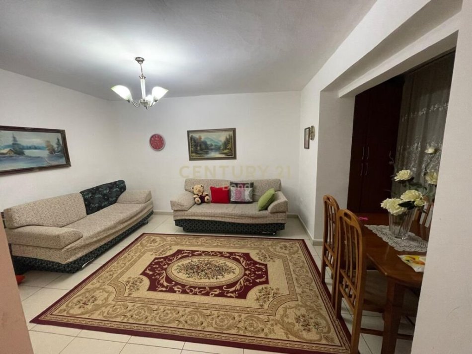 Tirane, jepet me qera apartament 2+1 Kati 3, 75 m² 450 € (Ali Demi)