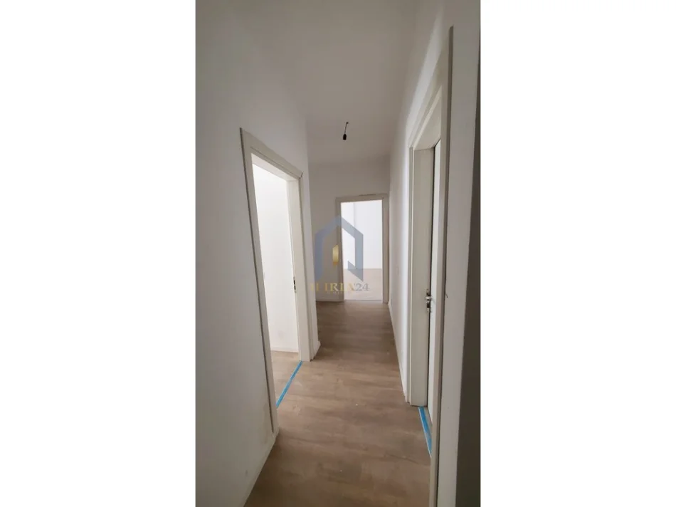 Tirane, shitet 1+1+Ballkon , 82 m² 135.000 € (Apartament 1+1 per shitje ne Laprake, Kompleksi E-88)