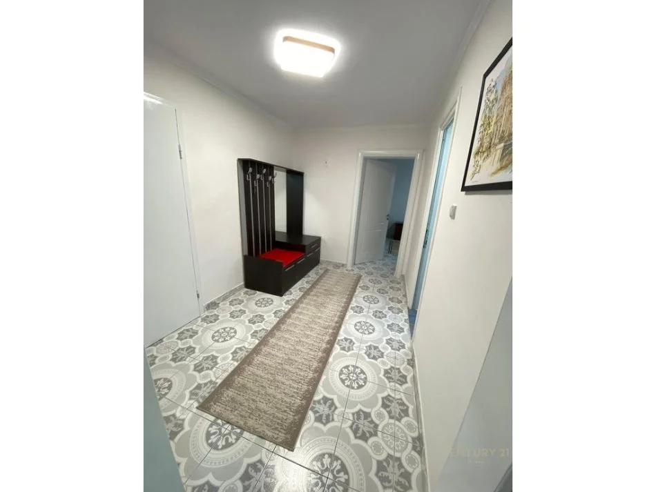 Tirane, jepet me qera apartament 2+1 Kati 4, 76 m² 600 € (Restorant Durresi rruga Ferit Xhajko)