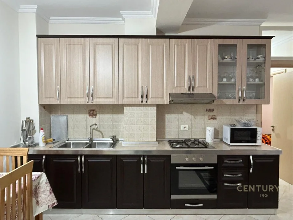 Tirane, jepet me qera apartament 2+1 Kati 2, 83 m² 900 € (Rr e Kavajes)