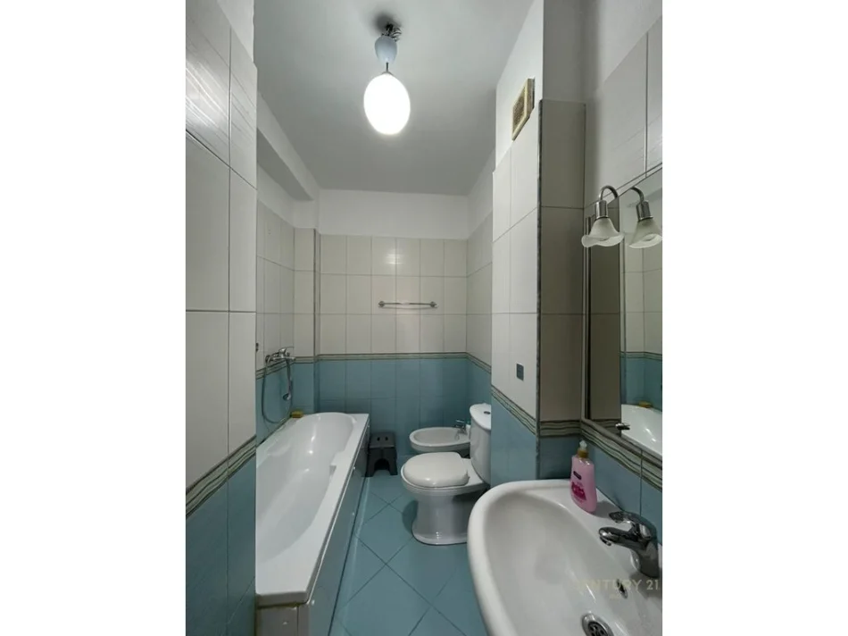 Tirane, jepet me qera apartament 2+1 Kati 2, 83 m² 900 € (Rr e Kavajes)