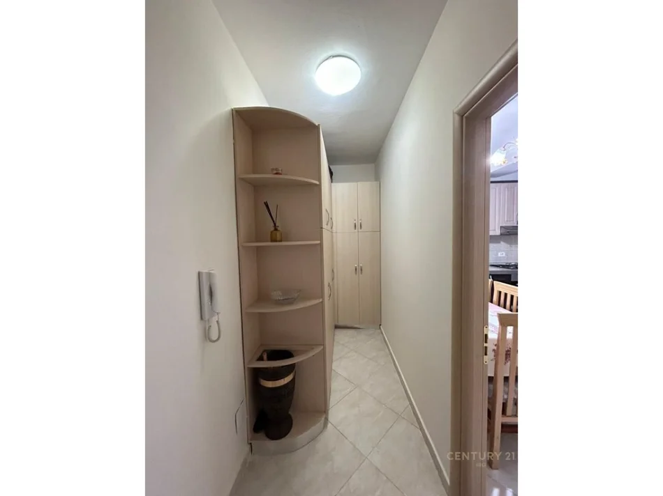 Tirane, jepet me qera apartament 2+1 Kati 2, 83 m² 900 € (Rr e Kavajes)