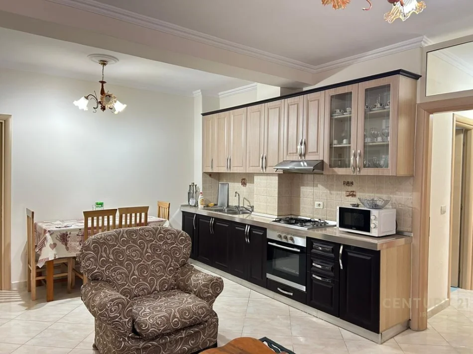 Tirane, jepet me qera apartament 2+1 Kati 2, 83 m² 900 € (Rr e Kavajes)