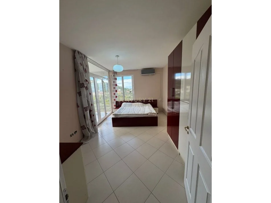 Tirane, jepet me qera apartament duplex 2+1+Ballkon Kati 1, 100 m² 850 € (Kodra e Diellit 1)