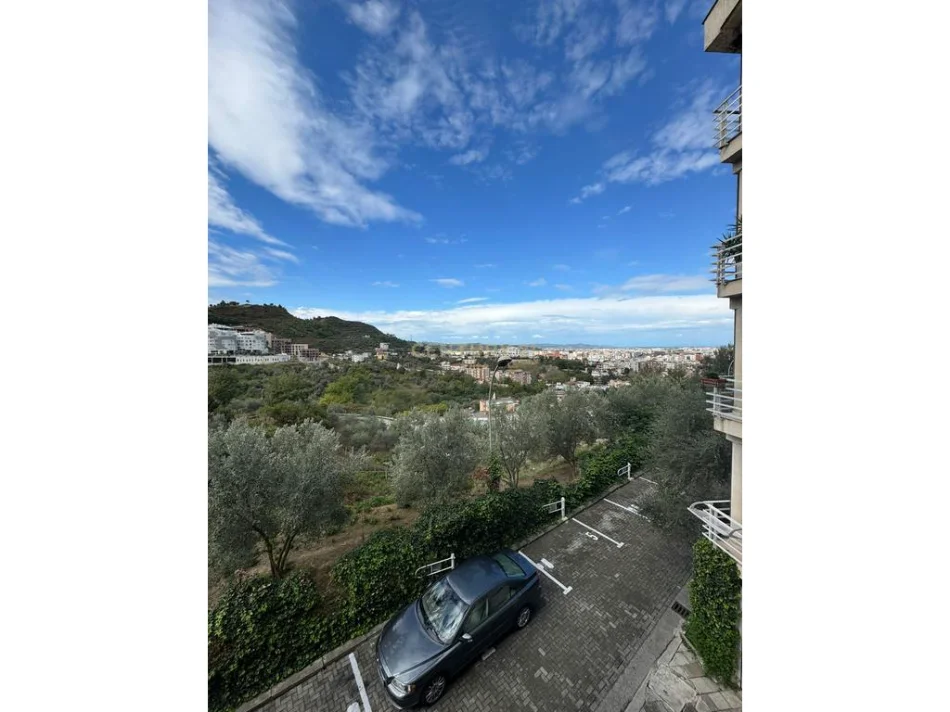 Tirane, shitet apartament duplex 2+1+Ballkon Kati 1, 110 m² 250.000 € (Kodra e Diellit 1)