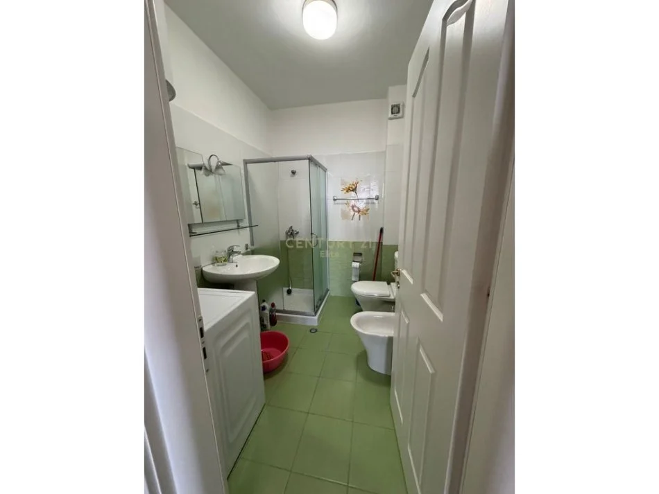 Tirane, jepet me qera apartament duplex 2+1+Ballkon Kati 1, 100 m² 850 € (Kodra e Diellit 1)