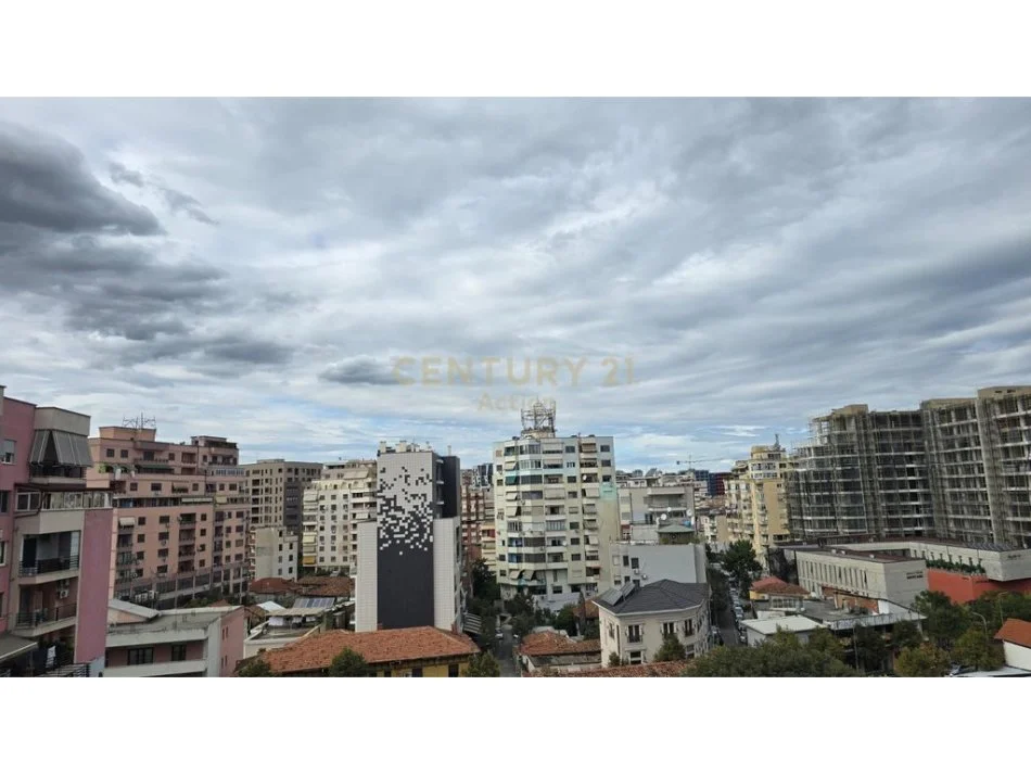 Tirane, jepet me qera 3+1+Ballkon Kati 8, 130 m² 1.000 € (Ambulanca nr.3)