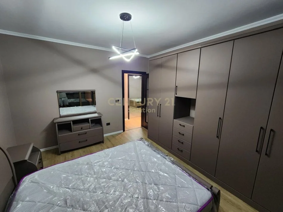 Tirane, jepet me qera apartament 3+1+Aneks+Ballkon Kati 4, 156 m² 1.250 € (21-Dhjetori)